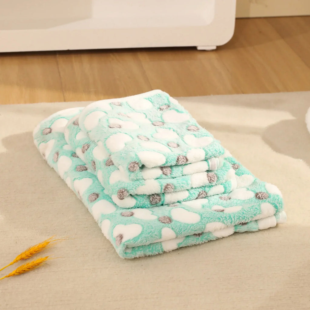 Soft Fluffy Pet Blanket High Quality Cute Dog Cat Paw Print Thick Coral Fleece Blankets Pet Mat Warm and Comfortable Thermal Pad