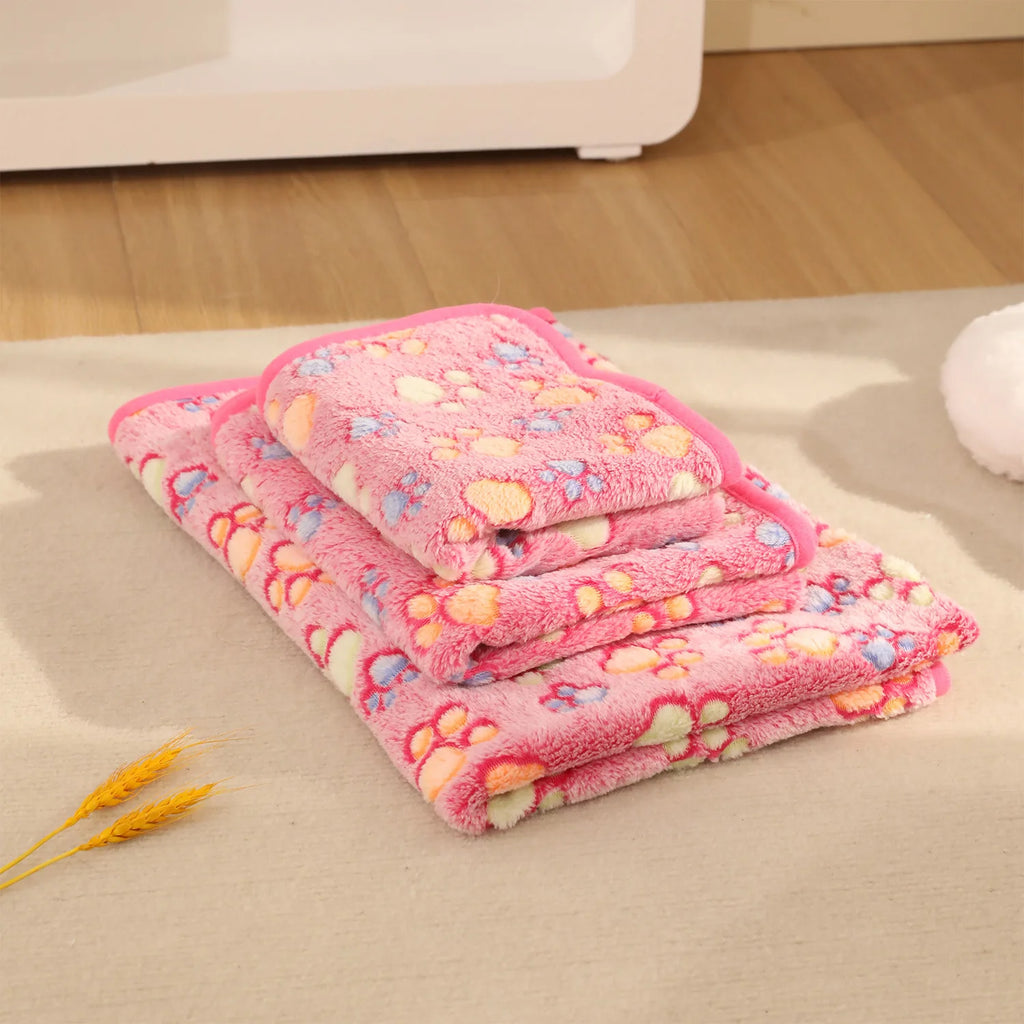 Soft Fluffy Pet Blanket High Quality Cute Dog Cat Paw Print Thick Coral Fleece Blankets Pet Mat Warm and Comfortable Thermal Pad